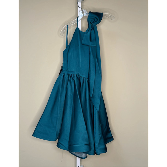 Mac Duggal NWT High Neck Bow Detail Mini Dress in Emerald Size 8 - Picture 4 of 10